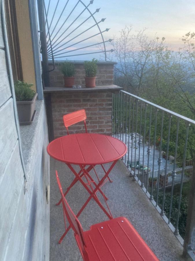 Da Emi - La Casetta In Piazza Monforte dʼAlba Εξωτερικό φωτογραφία